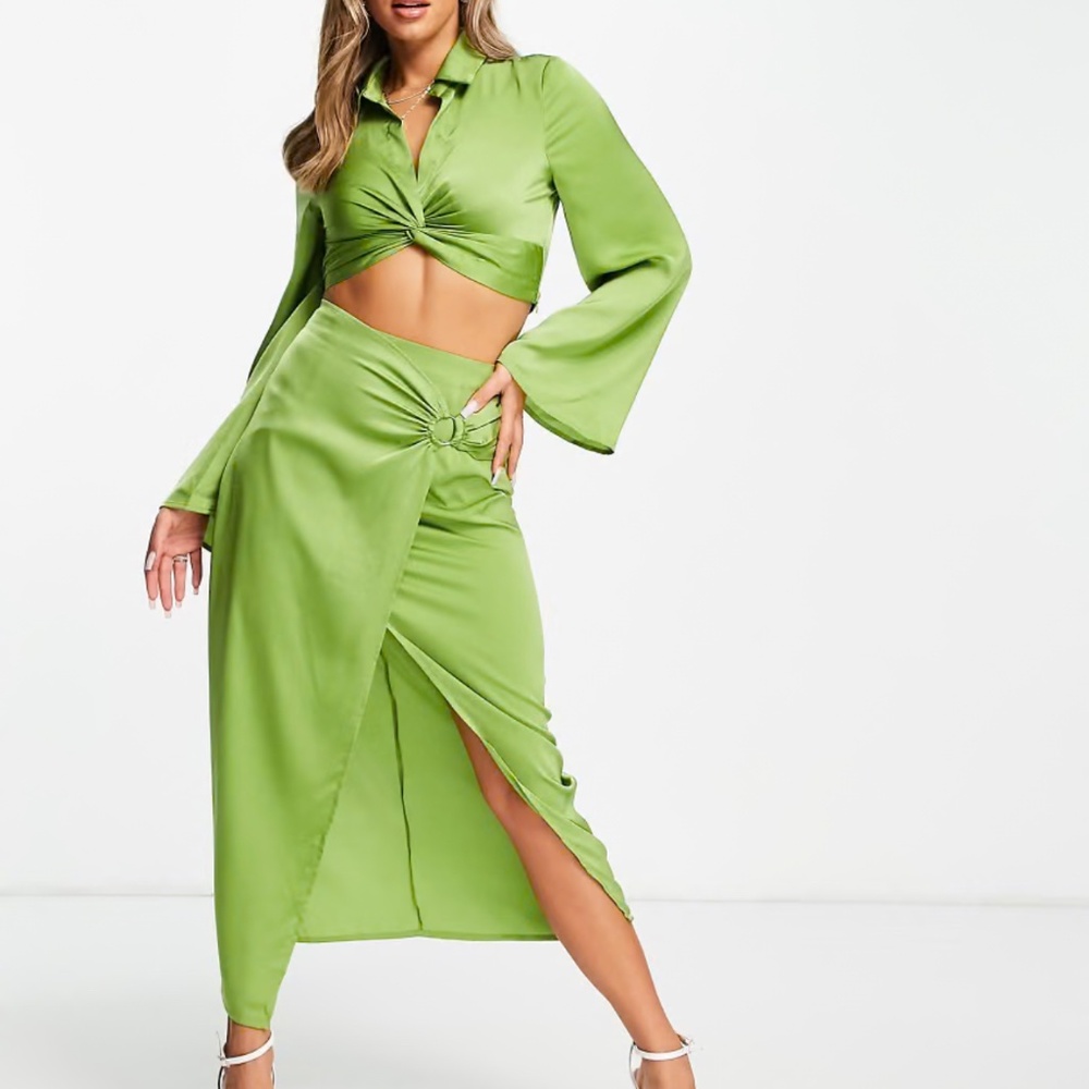 New  Aria Cove satin knot front midi skirt with thigh split detail US10